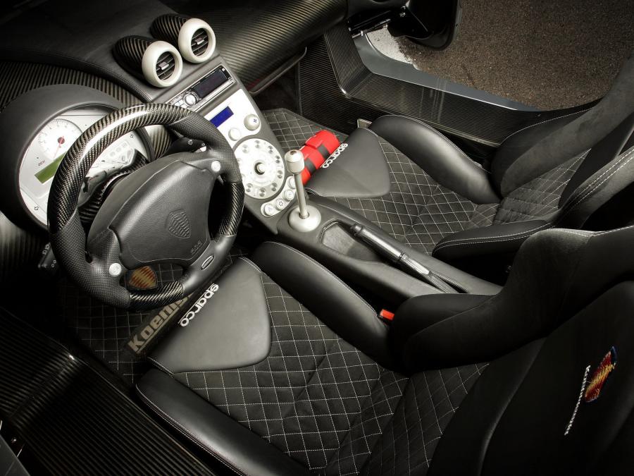 Интерьер Koenigsegg CCX 2006 года  (фото 11 из 32)